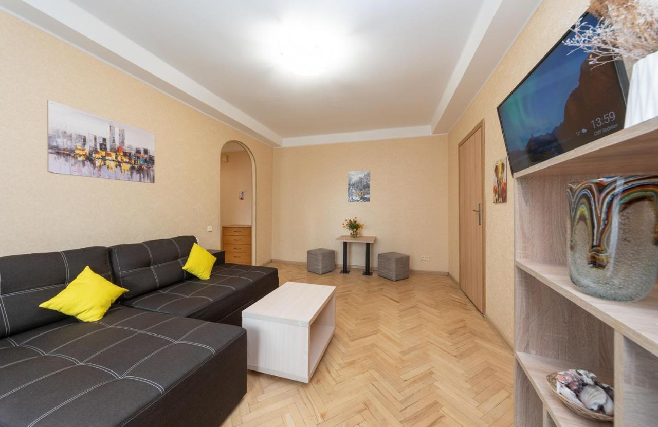 1 Bedroom Apart Near Metro Pecherska Киев Екстериор снимка