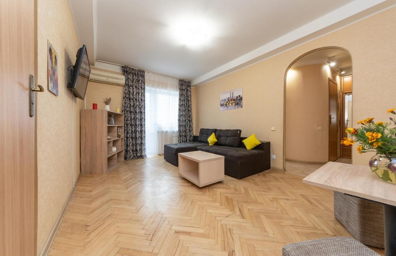 1 Bedroom Apart Near Metro Pecherska Киев Екстериор снимка