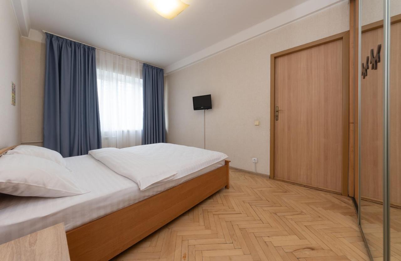 1 Bedroom Apart Near Metro Pecherska Киев Екстериор снимка