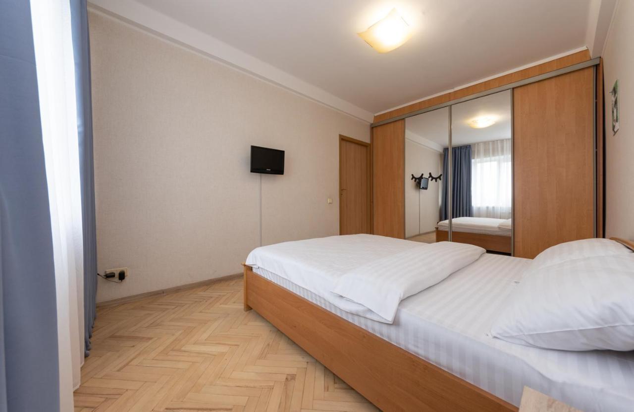 1 Bedroom Apart Near Metro Pecherska Киев Екстериор снимка