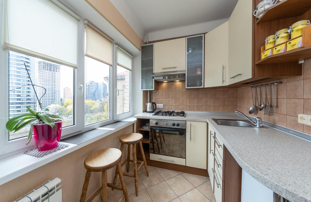 1 Bedroom Apart Near Metro Pecherska Киев Екстериор снимка