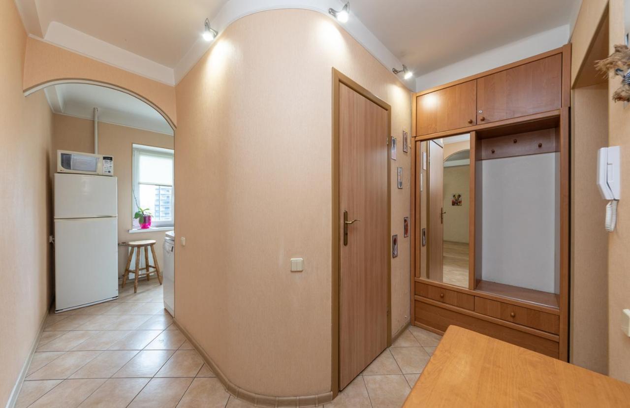 1 Bedroom Apart Near Metro Pecherska Киев Екстериор снимка