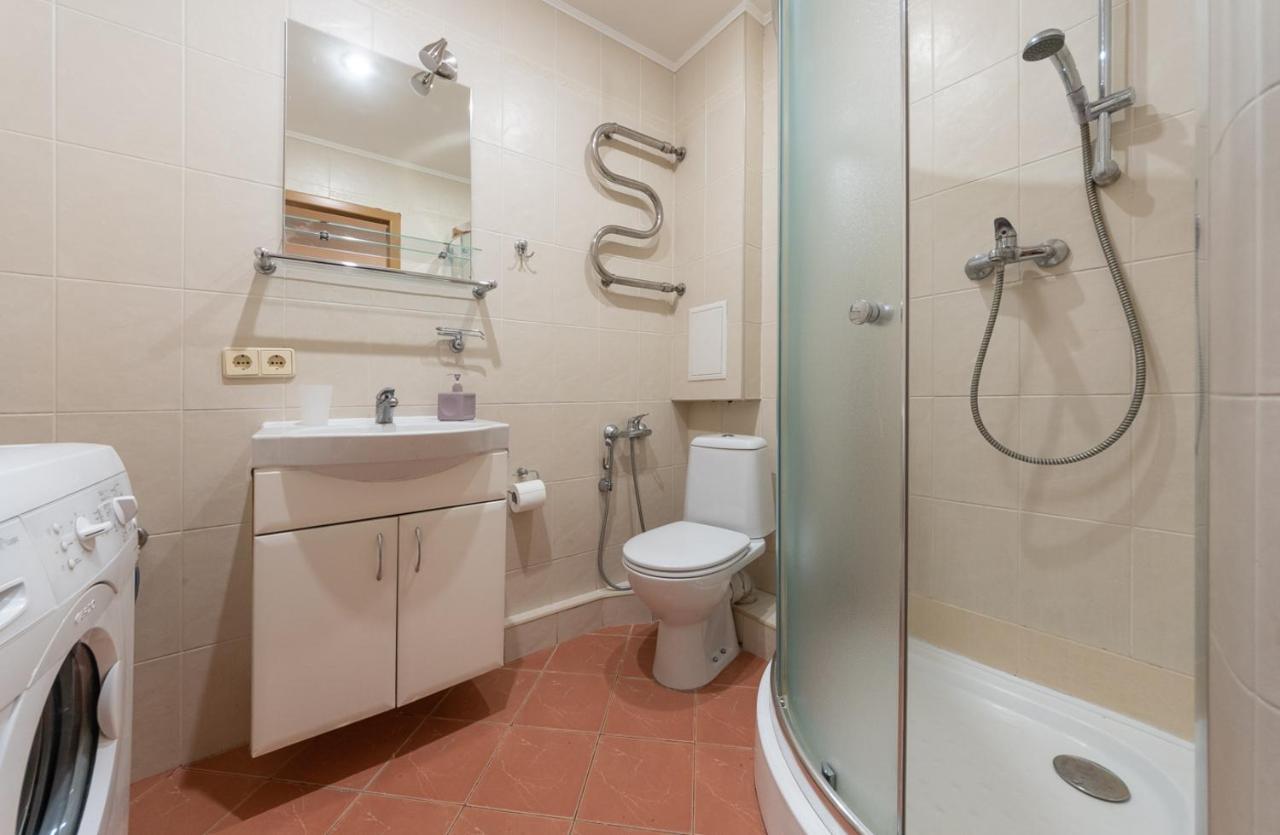 1 Bedroom Apart Near Metro Pecherska Киев Екстериор снимка