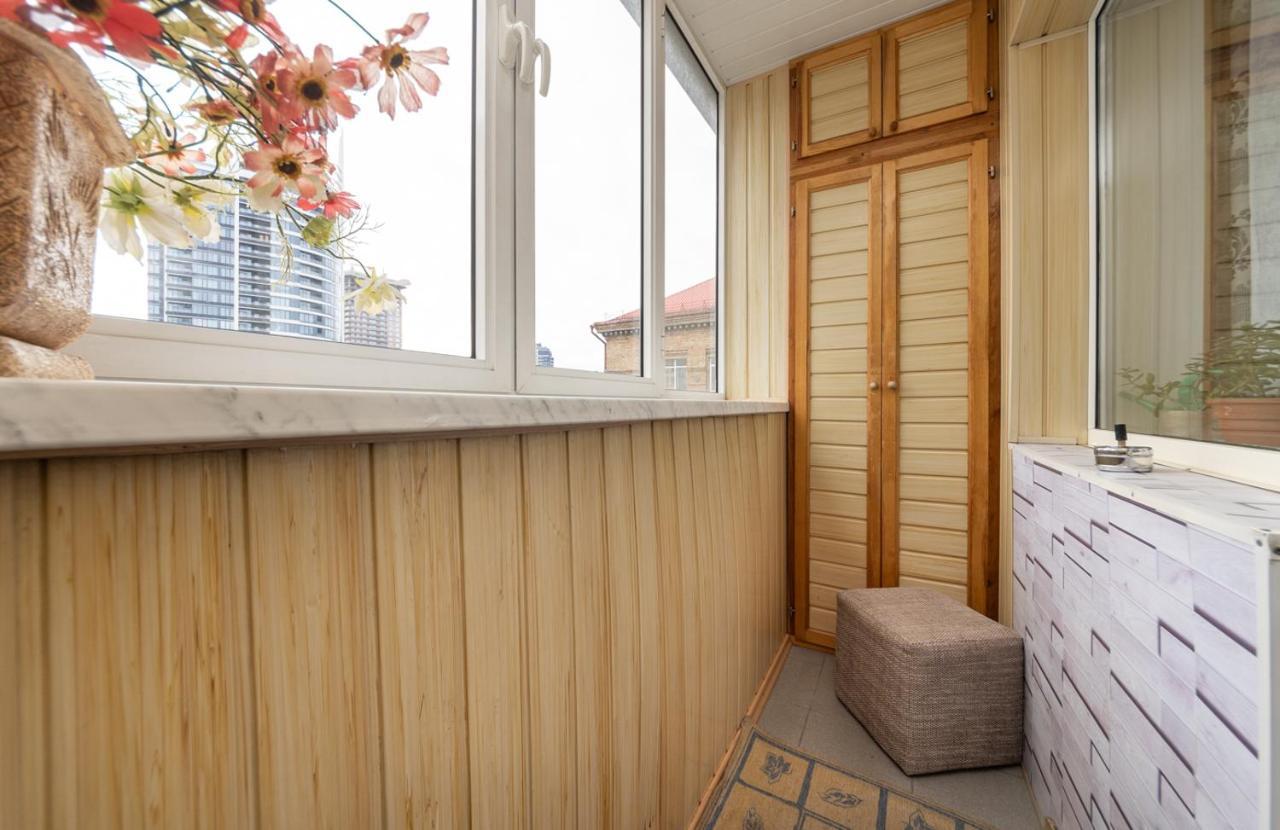 1 Bedroom Apart Near Metro Pecherska Киев Екстериор снимка
